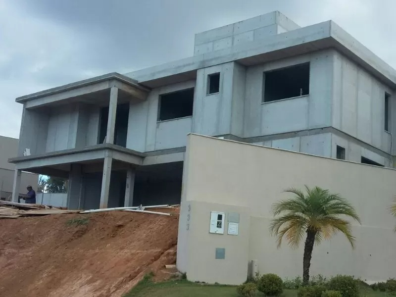 Sobrado modular com estrutura reforçada